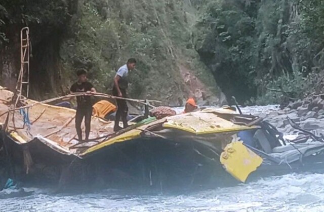 Τουλάχιστον 13 νεκροί σε δύο τροχαία με λεωφορεία στο Περού
