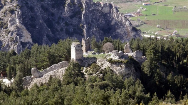 Κοζάνη: 48χρονος απειλούσε να αυτοκτονήσει πέφτοντας από τα Κάστρα Σερβίων