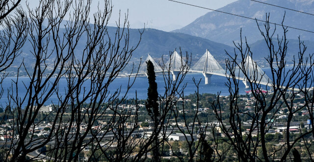 Μετά από 48 ώρες στις φλόγες, η Αχαΐα μετράει τις πληγές της - Δειτε φωτογραφίες και βίντεο