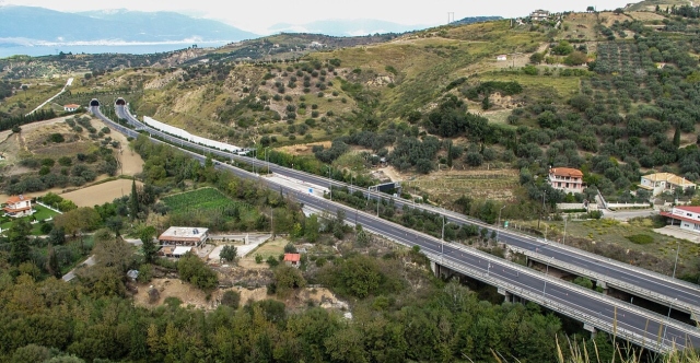 Υπέστη ζημιές από την φωτιά η περιμετρική οδός της Πάτρας - Σε ισχύ κυκλοφοριακές ρυθμίσεις