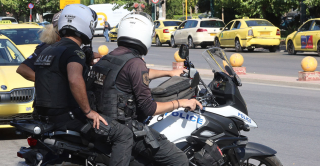 Άγρια δολοφονίας 47χρονης στο Χαλάνδρι - Την σκότωσε ο σύντροφός της στην είσοδο πολυκατοικίας