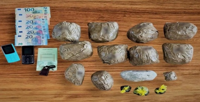 Σύλληψη 54χρονου που διακινούσε ναρκωτικά ως delivery σε Νέα Φιλαδέλφεια και Μενίδι - Τον έπιασαν με 1 κιλό κάνναβης