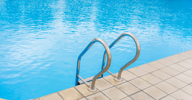 Μεταφέρεται στη Βρετανία η 3χρονη που ανασύρθηκε από πισίνα στη Ρόδο - Τι ζήτησε η οικογένεια