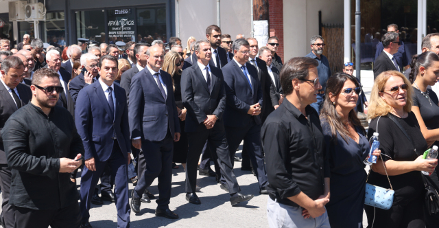 Θλίψη στην κηδεία του Απόστολου Βεσυρόπουλου - Επικήδειος Μητσοτάκη: Ψηλέ, θα μας λείψεις