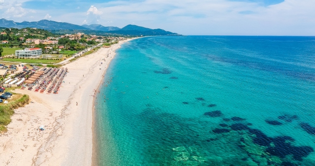 Η μεγαλύτερη παραλία της Ευρώπης βρίσκεται στην Ελλάδα και έχει μήκος 25 χιλιόμετρα