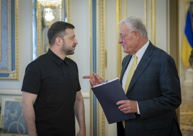 Πόλεμος στην Ουκρανία: Το ενδεχόμενο κυρώσεων κατά της Ρωσίας συζήτησε ο Ζελένσκι με τον απεσταλμένο του Τραμπ