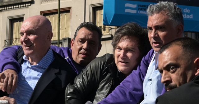 Σάλος στην Αργεντινή: Πετροβόλησαν τον Μιλέι - Σκάνδαλο με την αδελφή του, την κατηγορούν πως καταχράστηκε κονδύλια για ΑμεΑ