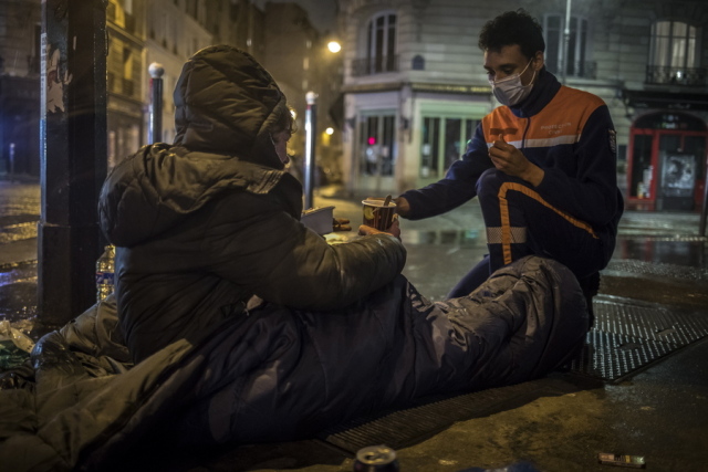 Πάνω από 2.000 παιδιά στη Γαλλία κοιμούνται στους δρόμους