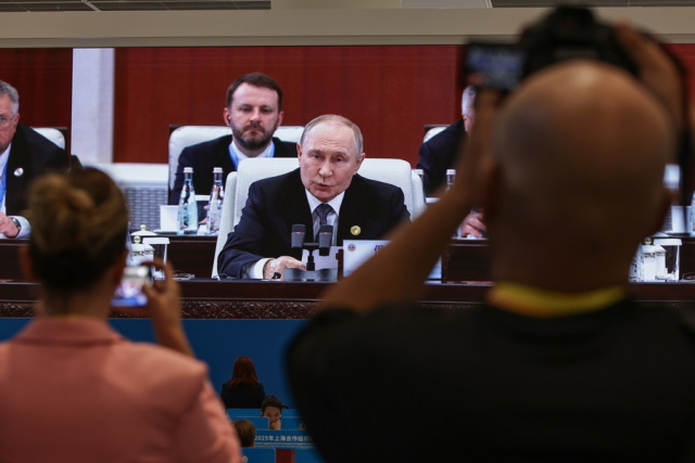 Συνάντηση Πούτιν - Πεζεσκιάν στη σύνοδο του Οργανισμού Συνεργασίας της Σαγκάης: Επί τάπητος το πυρηνικό πρόγραμμα του Ιράν