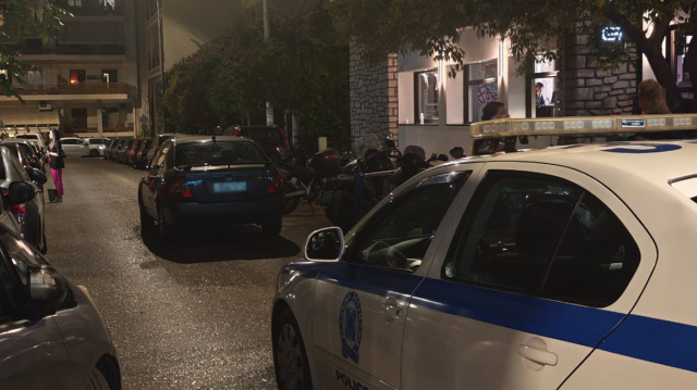 «Γύρισα σπίτι, τα παιδιά ήρθαν προς το μέρος μου και τη βρήκα νεκρή» λέει ο σύζυγος της 34χρονης που γέννησε και πέθανε στο διαμέρισμά της στ class=