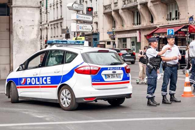 Δύο νεαροί συνελήφθησαν στο Παρίσι με κοσμήματα αξίας 10 εκατ. ευρώ κρυμμένα στα εσώρουχά τους