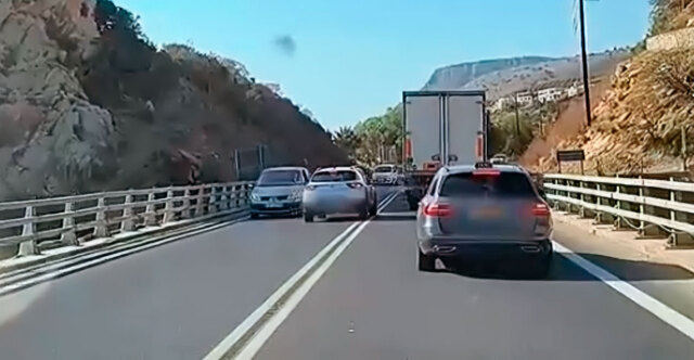 Επικίνδυνη προσπέραση στον ΒΟΑΚ: Μπήκε στο αντίθετο ρεύμα για να περάσει 3 οχήματα - Η μετωπική αποφεύχθηκε την τελευταία στιγμή