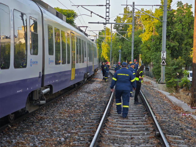 Νεκρός πεζός που παρασύρθηκε από τρένο στην Κωνσταντινουπόλεως - Προσπάθησε να διασχίσει κάθετα τη γραμμή