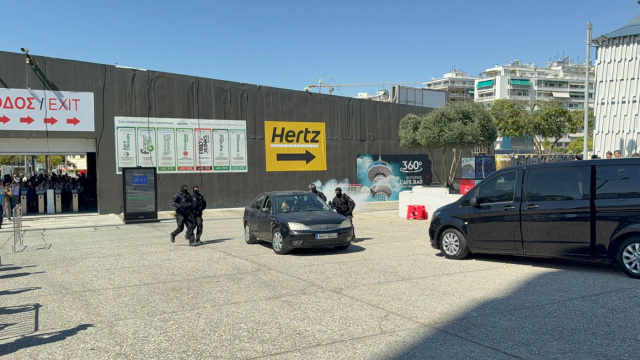 Εντυπωσιακή επίδειξη των ΕΚΑΜ στη 89η ΔΕΘ - Δείτε βίντεο και φωτογραφίες