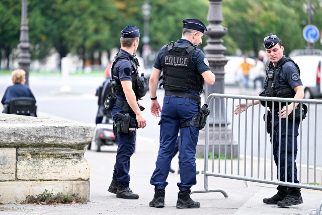 Πέταξαν κεφάλια χοίρων μπροστά σε τζαμιά και σε δημόσιους χώρους στο Παρίσι