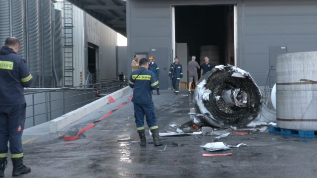 Υπό έλεγχο η φωτιά σε αποθήκη εργοστασίου στην Κηφισιά: Κάηκαν πλαστικά - Δείτε βίντεο