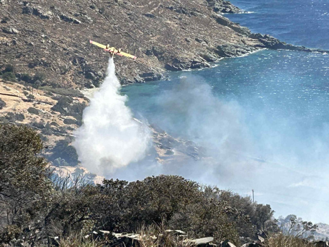Καλύτερη η εικόνα της φωτιάς στην Παλαιόπολη Άνδρου - 112 για ετοιμότητα, δείτε φωτογραφίες