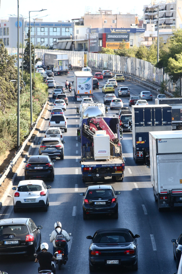 Κίνηση τώρα στους δρόμους 12/11: Μποτιλιάρισμα σε Κηφισό, Λ. Αθηνών και Αττική Οδό - Καθυστερήσεις άνω των 20 λεπτών