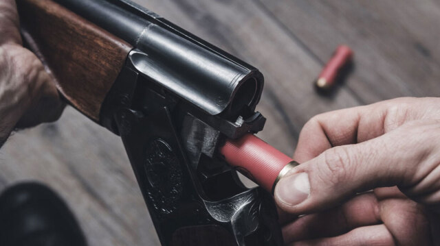 ΦΑΡΣΑΛΑ: ΑΝΔΡΑΣ ΚΑΤΗΓΓΕΙΛΕ ΟΤΙ Ο ΑΔΕΡΦΟΣ ΤΟΥ ΤΟΝ ΠΥΡΟΒΟΛΗΣΕ ΜΕ ΚΥΝΗΓΕΤΙΚΟ ΟΠΛΟ ΑΠΟ ΚΟΝΤΑ, ΧΩΡΙΣ ΝΑ ΤΟΝ ΤΡΑΥΜΑΤΙΣΕΙ