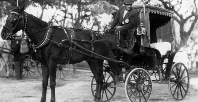 Πώς ήταν η Αθήνα χωρίς αυτοκίνητα - Μία ιστορική αναδρομή από τους αμαξάδες με τη φουστανέλα μέχρι το σήμερα