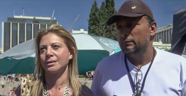 Στο Σύνταγμα η Μαρία Καρυστιανού στο πλευρό του Ρούτσι στην απεργία πείνας: «Έχουμε δικαίωμα στην εκταφή»