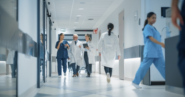 «Χάνει» γιατρούς και νοσηλευτές η Ευρώπη - Συναγερμός ΠΟΥ για το προσωπικό που μεταναστεύει