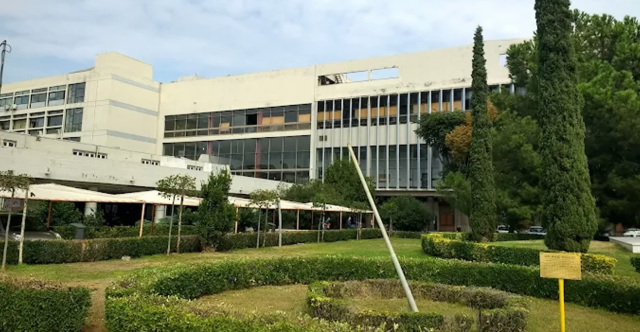 ΜΙΛΟΥΝ, ΑΚΟΥΜΕ, ΑΝΑΣΧΕΔΙΑΖΟΥΜΕ, ΕΞΕΛΙΣΣΟΜΑΣΤΕ, ΤΟ AU S-BAR ΑΠΟΤΥΠΩΝΕΙ ΤΟΝ ΠΑΛΜΟ ΤΩΝ ΦΟΙΤΗΤΩΝ ΤΟΥ ΑΠΘ