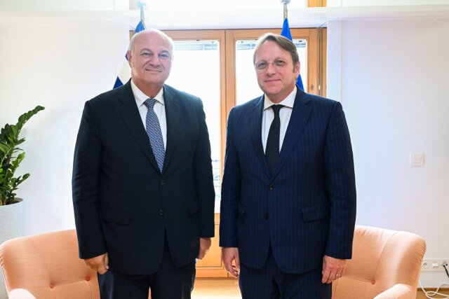 Τσιάρας σε Επίτροπο Βάρχελι: Να υπάρξει επιστημονική τεκμηρίωση πριν από κάθε απόφαση για εμβολιαστική εκστρατεία