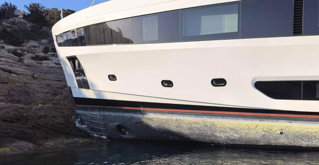 Θαλαμηγός με σημαία Βουλγαρίας προσάραξε στον Σαρωνικό, δείτε βίντεο από το σημείο