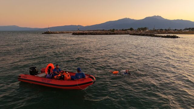 Προπονητής κολύμβησης διένυσε 41 χιλιόμετρα σε 13,5 ώρες για να αναδείξει την τουριστική Πιερία