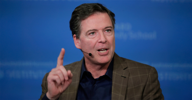 «Δεν φοβάμαι, ας πάμε σε δίκη» απαντά ο πρώην διευθυντής του FBI στη δίωξή του, ενώ ο Τραμπ πανηγυρίζει στα social media