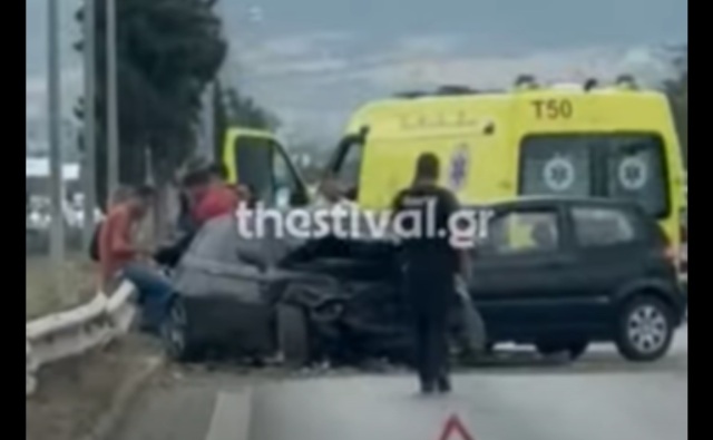 Καραμπόλα τεσσάρων ΙΧ κι ενός φορτηγού στη Θεσσαλονίκης – Μουδανιών, δύο άτομα τραυματίστηκαν