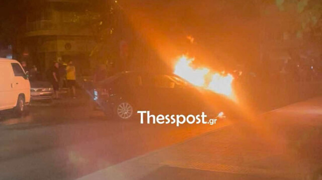 Αυτοκίνητο «καρφώθηκε» σε βιτρίνα μαγαζιού στη Θεσσαλονίκη - Τραυματίστηκε ελαφρά ο οδηγός, δείτε βίντεο