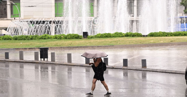 Ισχυρές βροχές και καταιγίδες μέχρι σήμερα αργά το βράδυ σε 10 περιοχές - Τι πρέπει να προσέξουν οι πολίτες
