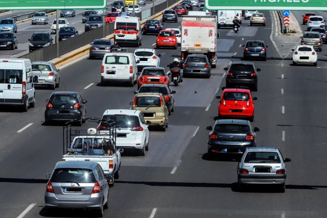 Τροχαίο στον Κηφισό: Ένας τραυματίας έπειτα από σύγκρουση ΙΧ με μοτοσικλέτα