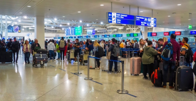 Αεροδρόμιο «Ελ. Βενιζέλος»: Συνεχίζονται για 5η ημέρα οι καθυστερήσεις στις πτήσεις -Ταλαιπωρία για χιλιάδες ταξιδιώτες