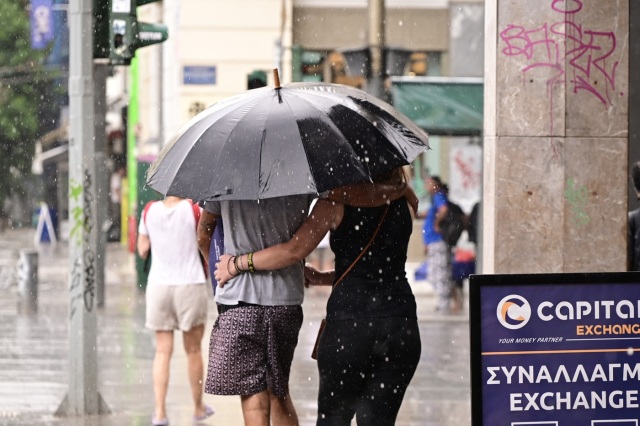Καιρός: Με καταιγίδες το πρωί και ψύχρα ξεκινάει η εβδομάδα - Έρχονται πολλές βροχές από Πέμπτη