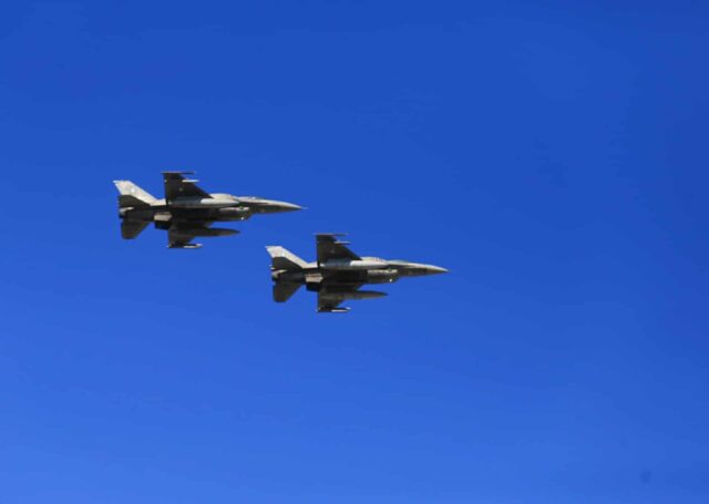 Ελληνικά F-16 Viper πέταξαν στη Λευκωσία για την παρέλαση της 65ης επετείου ανακήρυξης της Κυπριακής Δημοκρατίας