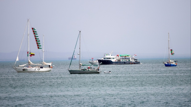 Ο διεθνής στολίσκος αναφέρει υπερπτήσεις drones καθώς προσεγγίζει τη Γάζα