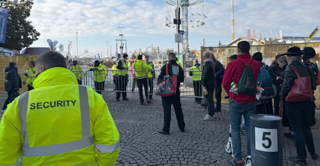 Κλειστό το Oktoberfest μετά από απειλή για βόμβα στο Μόναχο - Προηγήθηκαν εκρήξεις και πυροβολισμοί