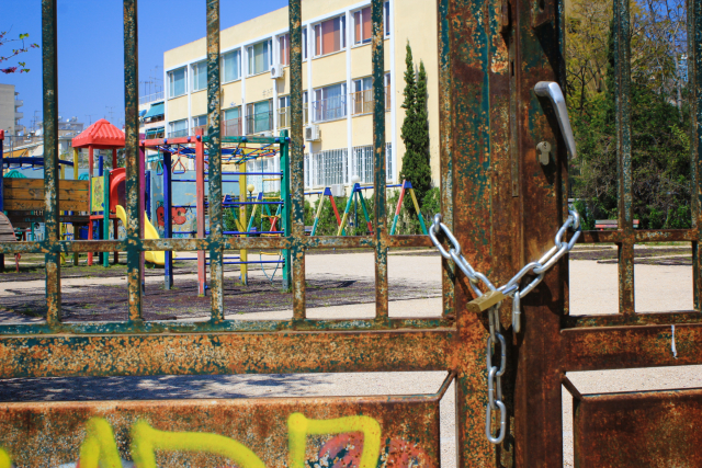 Συνελήφθη νηπιαγωγός στον Άγιο Παντελεήμονα - 4χρονη διέφυγε της προσοχής της και βρέθηκε στον δρόμο