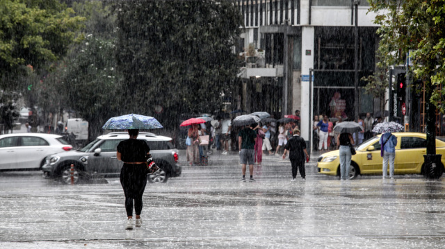 Ξεκίνησε η κακοκαιρία στη δυτική Ελλάδα με ισχυρές καταιγίδες: 112 για Ιόνιο, Αχαΐα, Ηλεία, Μεσσηνία, το μεσημέρι της Πέμπτης τα φαινόμενα θα  class=