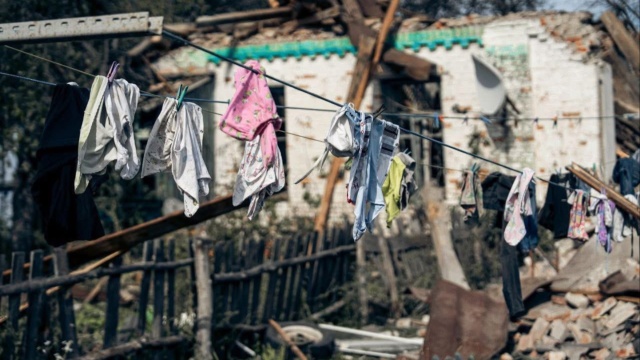 Ένα ουκρανικό χωριό θρηνεί για οικογένεια που ξεκληρίστηκε από ρωσικό drone