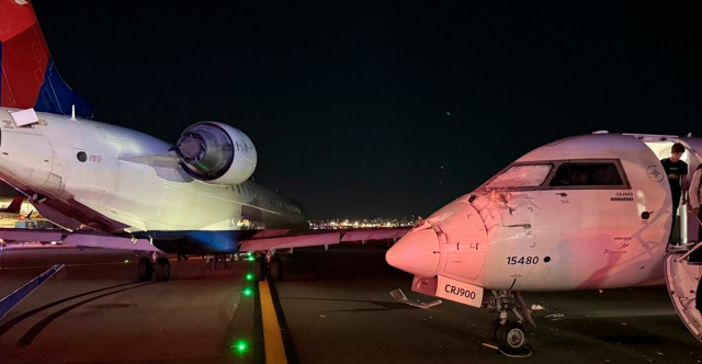 Συγκρούστηκαν αεροπλάνα με 93 επιβαίνοντες σε αεροδρόμιο της Νέας Υόρκης, δείτε βίντεο