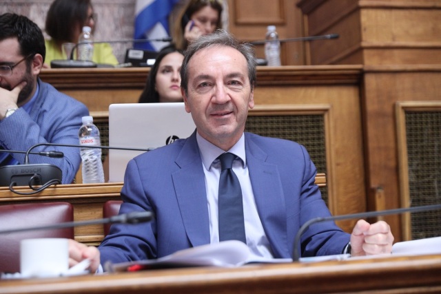 &Sigma;&tau;&omicron; &Pi;&rho;&omega;&tau;&omicron;&delta;&iota;&kappa;&epsilon;ί&omicron; &Alpha;&theta;&eta;&nu;ώ&nu; &omicron; &Mu;&pi;&omicron;ύ&gamma;&alpha;&sigmaf;, &delta;&iota;&alpha;&pi;ί&sigma;&tau;&omega;&sigma;&epsilon; &tau;&eta;&nu; &epsilon;&pi;ί&sigma;&pi;&epsilon;&upsilon;&sigma;&eta; &tau;&omega;&nu; &pi;&rho;&omicron;&sigma;&delta;&iota;&omicron;&rho;&iota;&sigma;&mu;ώ&nu; &tau;&omega;&nu; &upsilon;&pi;&omicron;&theta;έ&sigma;&epsilon;&omega;&nu; &mu;&epsilon;&tau;ά &tau;&omicron;&nu; &nu;έ&omicron; &Kappa;ώ&delta;&iota;&kappa;&alpha; &Pi;&omicron;&lambda;&iota;&tau;&iota;&kappa;ή&sigmaf; &Delta;&iota;&kappa;&omicron;&nu;&omicron;&mu;ί&alpha;&sigmaf;