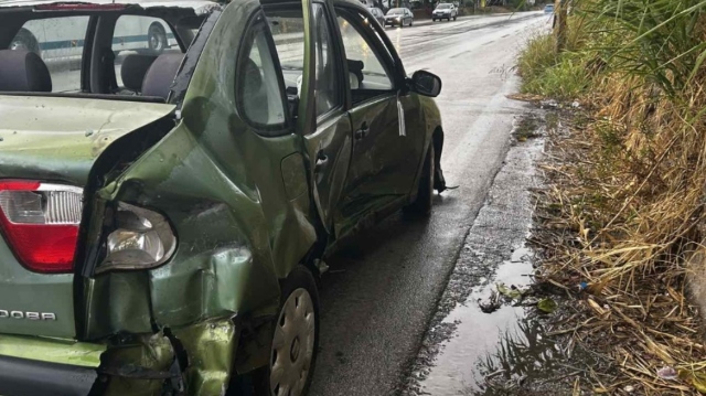 Στο νοσοκομείο άτομο που τραυματίστηκε σε τροχαίο στο Αγρίνιο - Δείτε φωτογραφίες