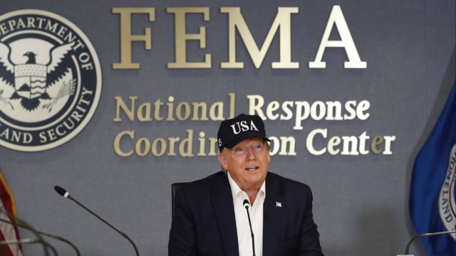 Η κυβέρνηση Τραμπ διακόπτει επιχορηγήσεις από πολιτείες και ζητάει από αποδείξεις για την καταμέτρηση του πληθυσμού