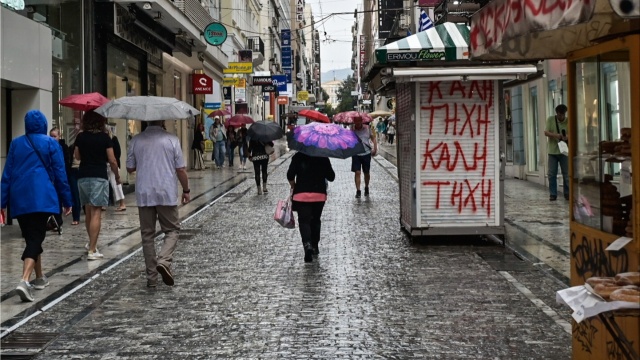 Καιρός: Ισχυρές βροχές και καταιγίδες μέχρι και το απόγευμα - Μήνυμα του 112 σε Θεσσαλονίκη, Σέρρες, Χαλκιδική και Λήμνο