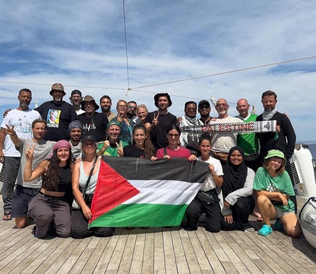 Στολίσκος για τη Γάζα: Για απάνθρωπες συνθήκες κράτησης, μίλησαν ακτιβιστές που γύρισαν στην Ελβετία από το Ισραήλ