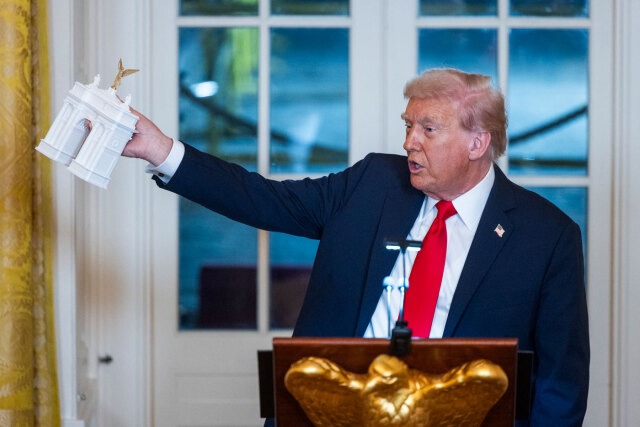 Σόου Τραμπ σε δείπνο δωρητών του - Παρουσίασε αίθουσα χορού αξίας 250 εκατ. δολαρίων και τη δική του Αψίδα, «θα είναι αληθινά ωραία»